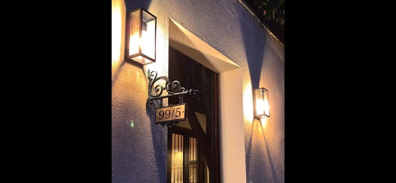 Birders Urban Retreat Bed & Breakfast Sri Jayewardenepura Kotte Sri Lanka