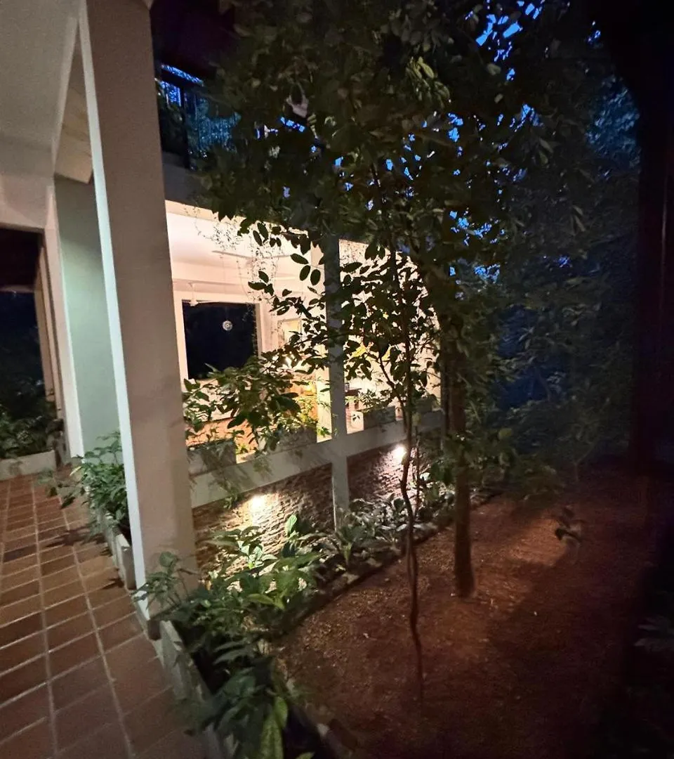Birders Urban Retreat Bed & Breakfast Sri Jayewardenepura Kotte